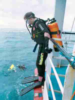 Ready for a dive with combined computer, SPG and compass unit clipped to the BCD.