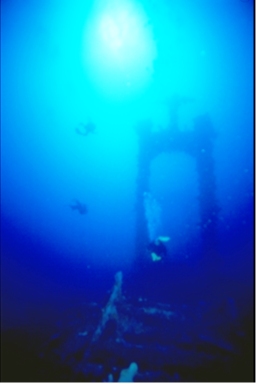 The divers ascend near the rear kingpost on the Aikoku Maru. Image by Neil Harris