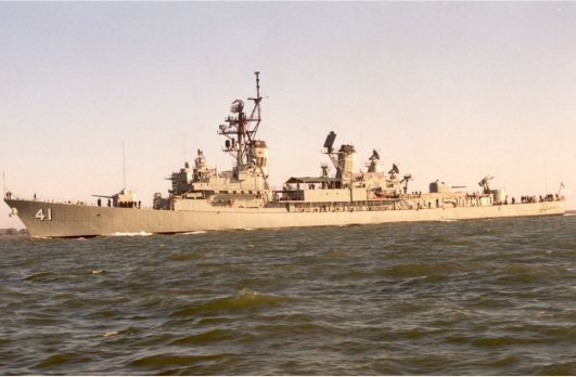 HMAS Brisbane on her last official visit to Brisbane. Image by Andrew Whitehead