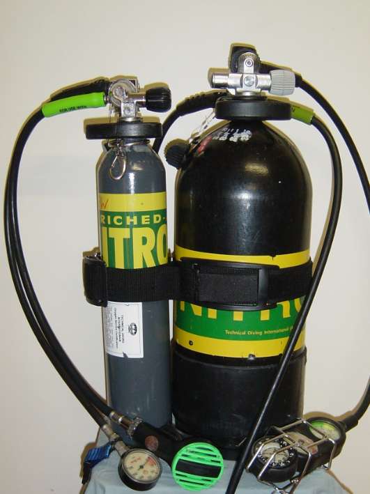 25 cu ft (3.1 litre) Nitrox pony bottle attached to a 100 cu ft (12 litre) Nitrox tank